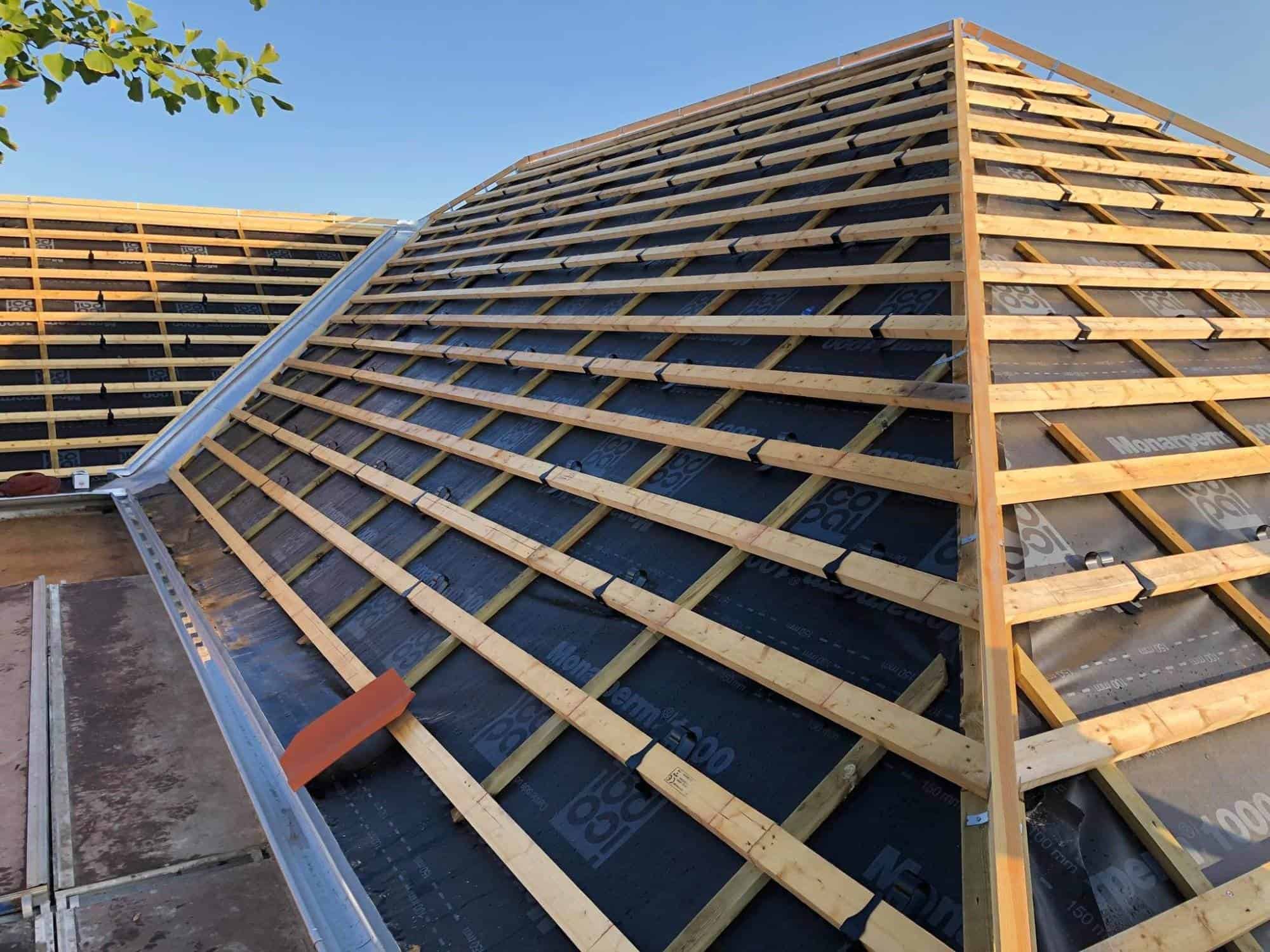 Tagkonstruktion med træspær og undertag til tagdækning.